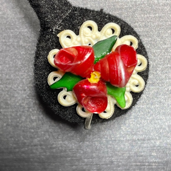 Tiny Shell Flowers On Celluloid Screw Back Earrings Vintage Dainty Sweetly - Picture 4 of 6